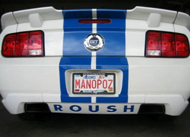 License plate on sports car reads "MANOPOZ"